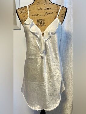 Sentiments Damask White
Satin Slip Top Y2K Lingerie
Aesthetic Size M